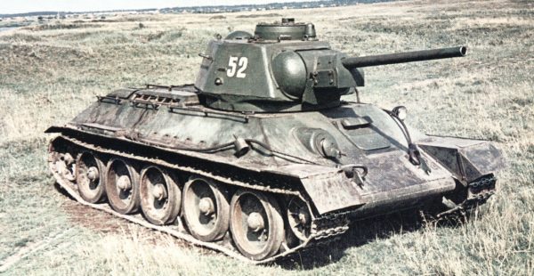 Танк Т-34 на позиции