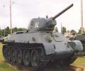 танк Т-34 вид спереди справа