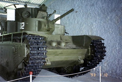 Танк Т-35, вид спереди слева