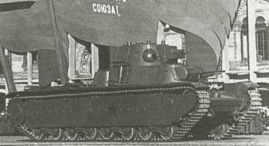 Танк Т-35 на параде