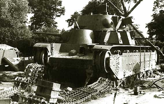 Танк Т-35 подбитый в бою