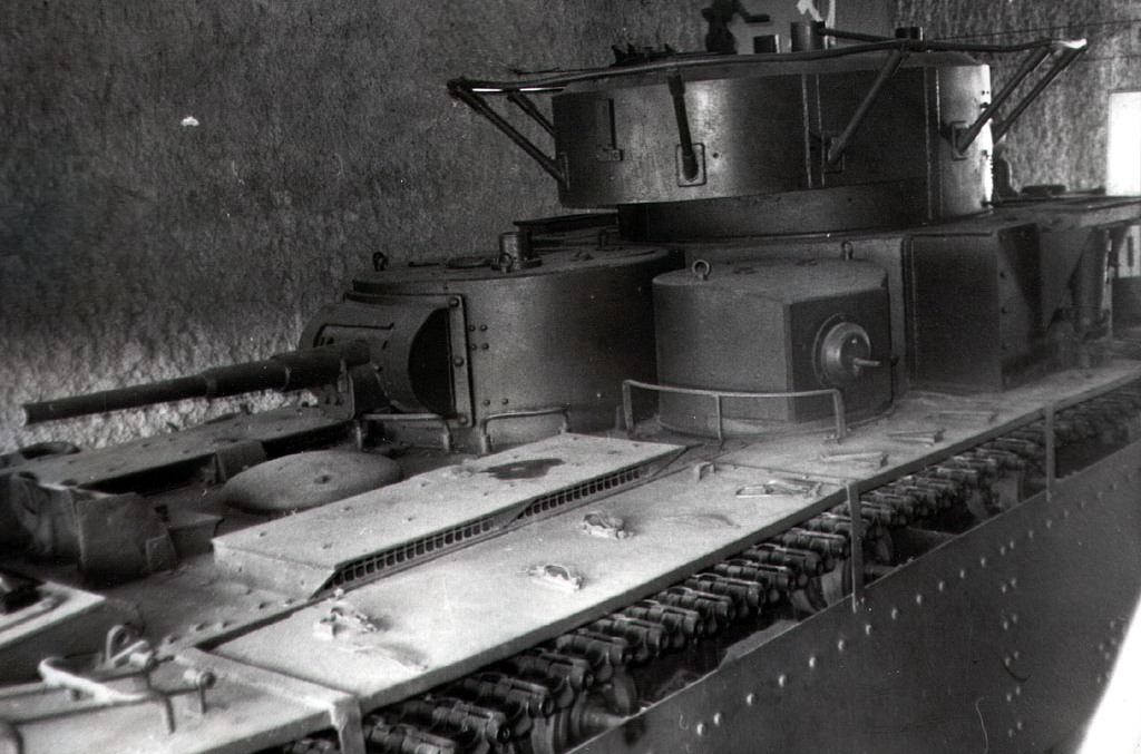 Танк Т-35, вид сзади сверху