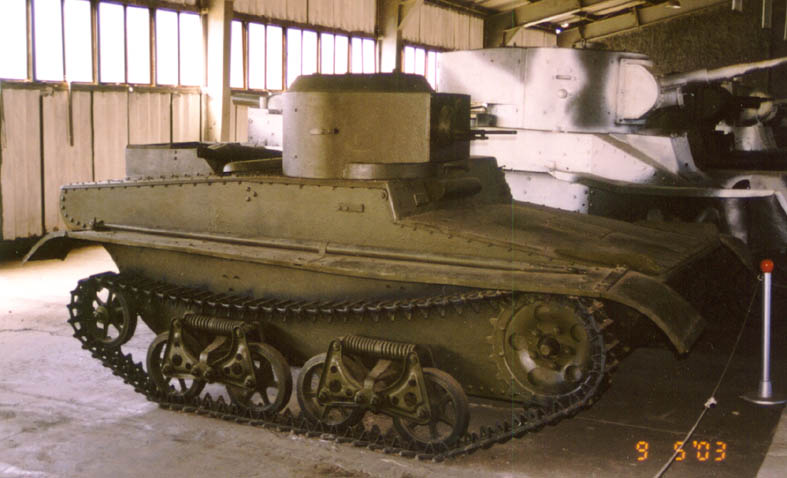 Танк Т-37, вид справа