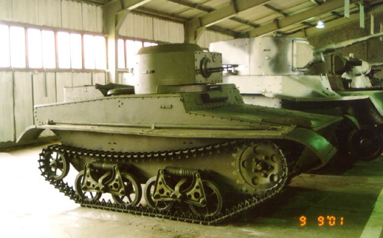 Танк Т-37, вид справа в музее