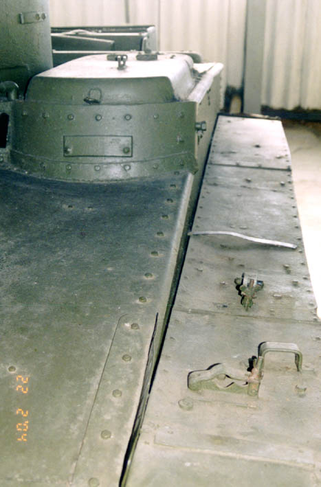 Танк Т-37, командирская башенка сзади