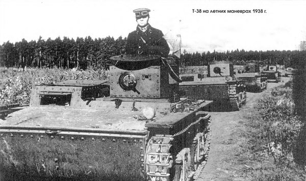 Танк Т-38, на марше