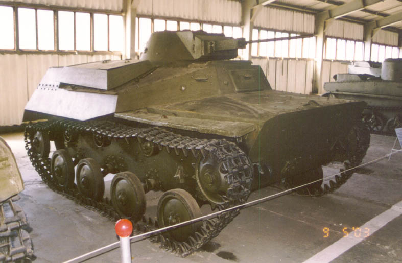 Танк Т-40, вид спереди справа