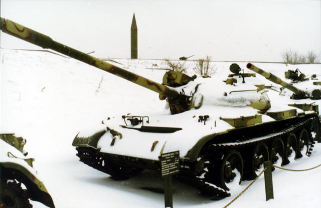 Танк Т-44, зимний экспонат