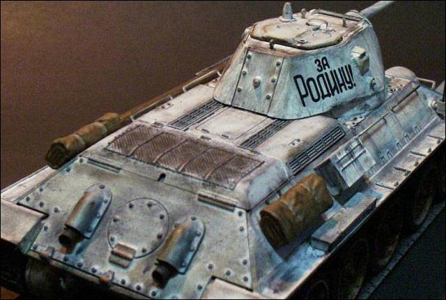 Танк Т - 34/76 в зимней окраске
