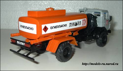 Бензовоз АТ - 56081