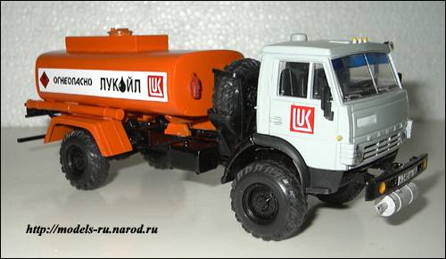 Бензовоз АТ-56081