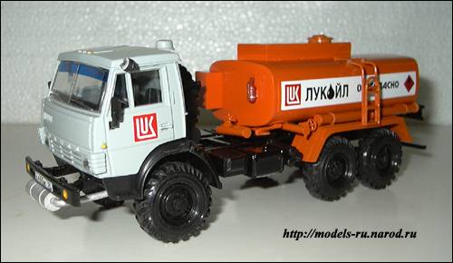 Бензовоз АТ-56151, на базе КАМАЗ