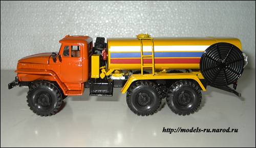 Бензовоз АТЗ-5625, вид слева