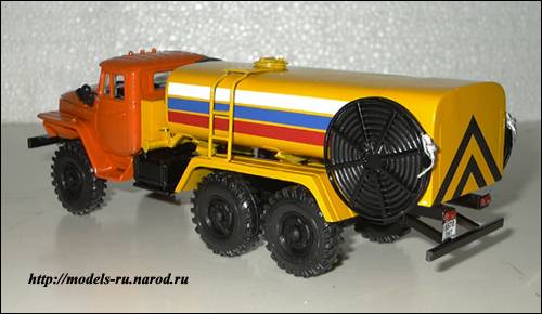 Бензовоз АТЗ-5625 УРАЛ